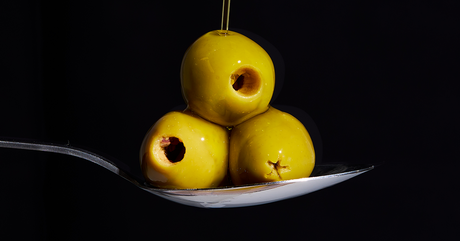 Greek Extra Virgin Olive Oil Compared to Sunflower Oil: Health, Flavor, and Culinary Differences